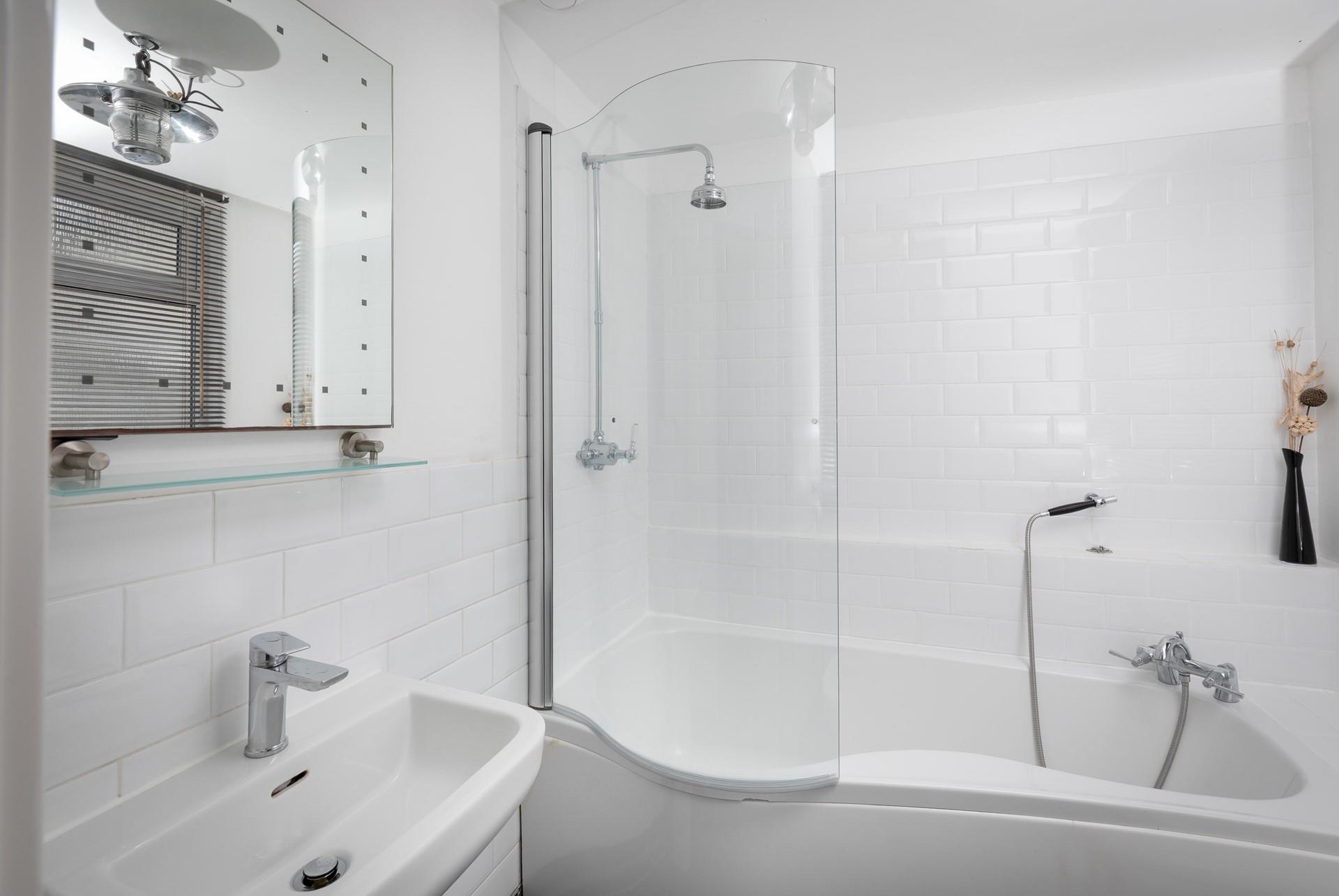 Relax and unwind in a bubble bath after a wintry walk across Porthmeor beach.