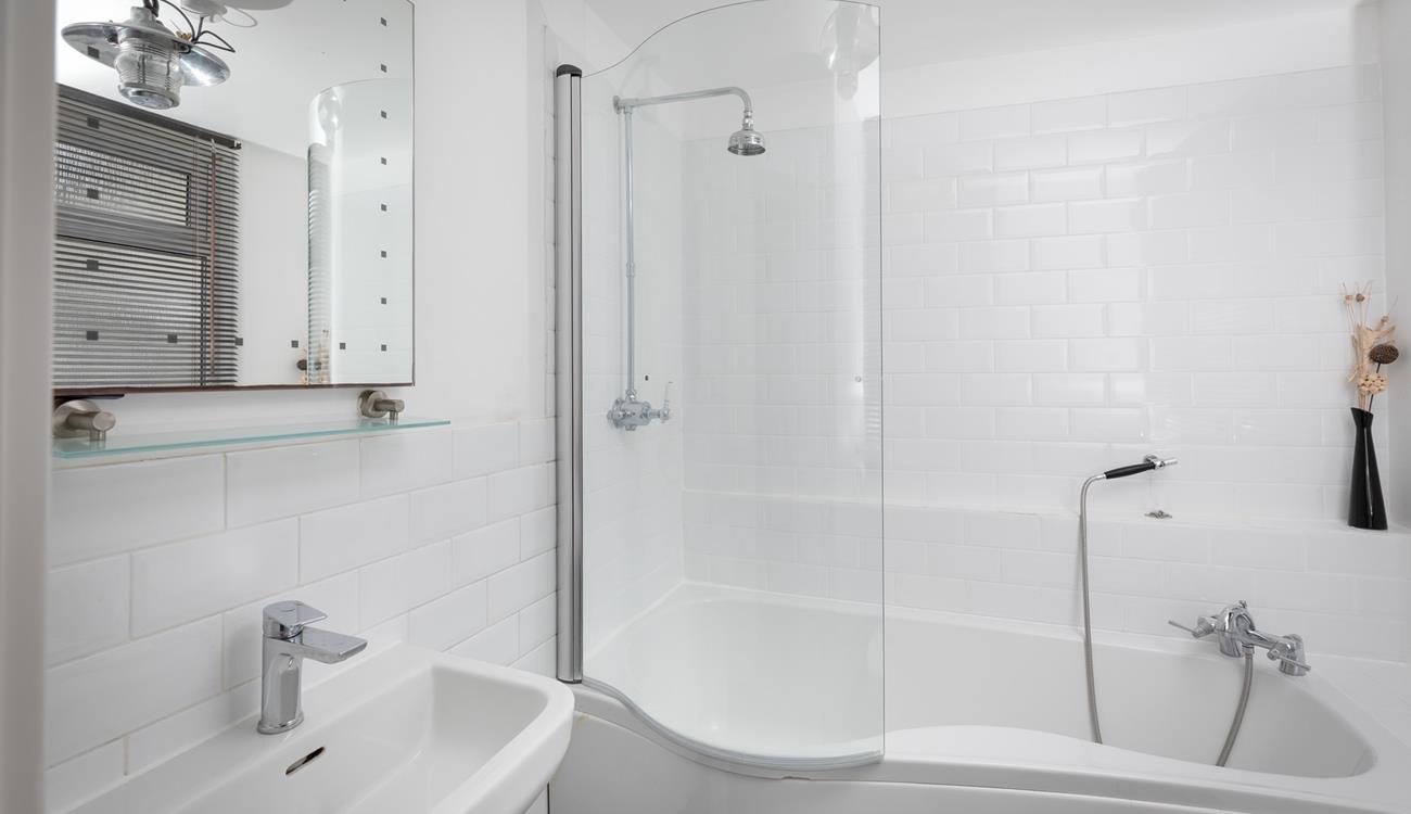 Relax and unwind in a bubble bath after a wintry walk across Porthmeor beach.