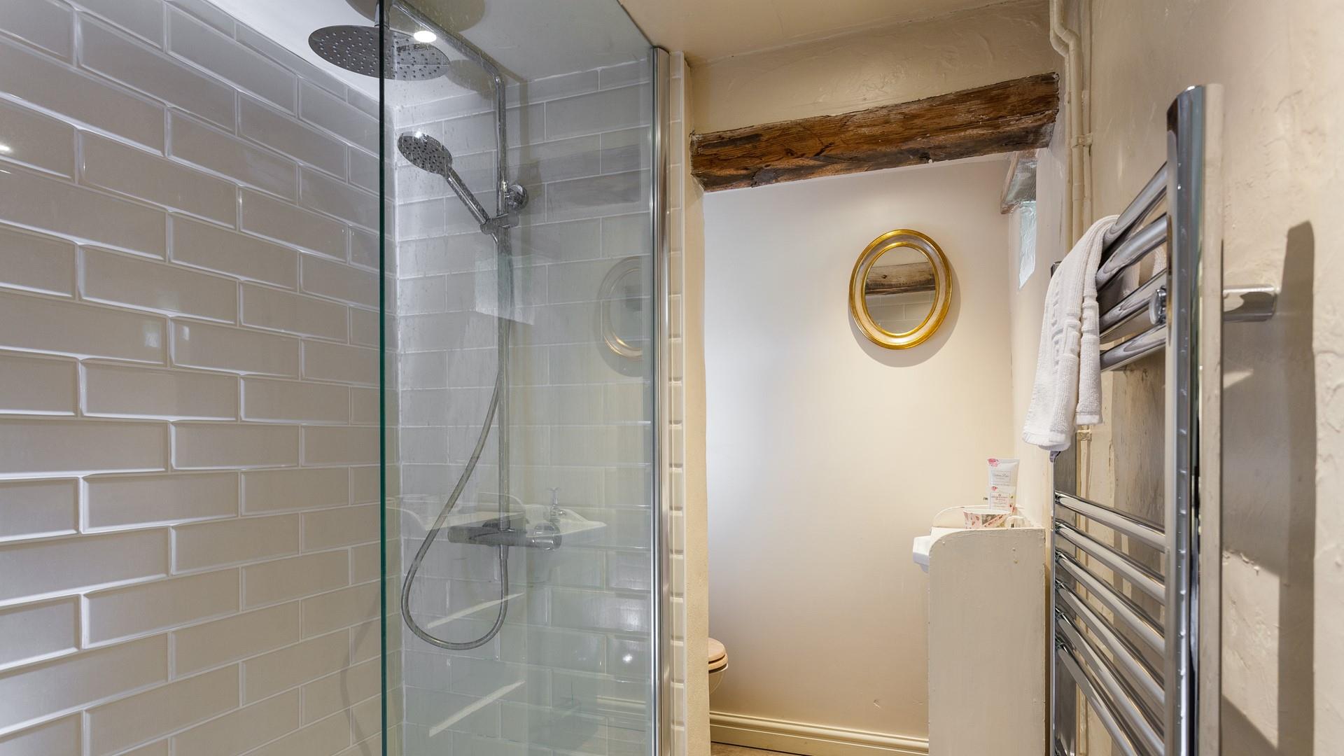 Wash off sandy toes in the invigorating rainfall shower.