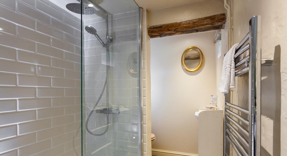 Wash off sandy toes in the invigorating rainfall shower.