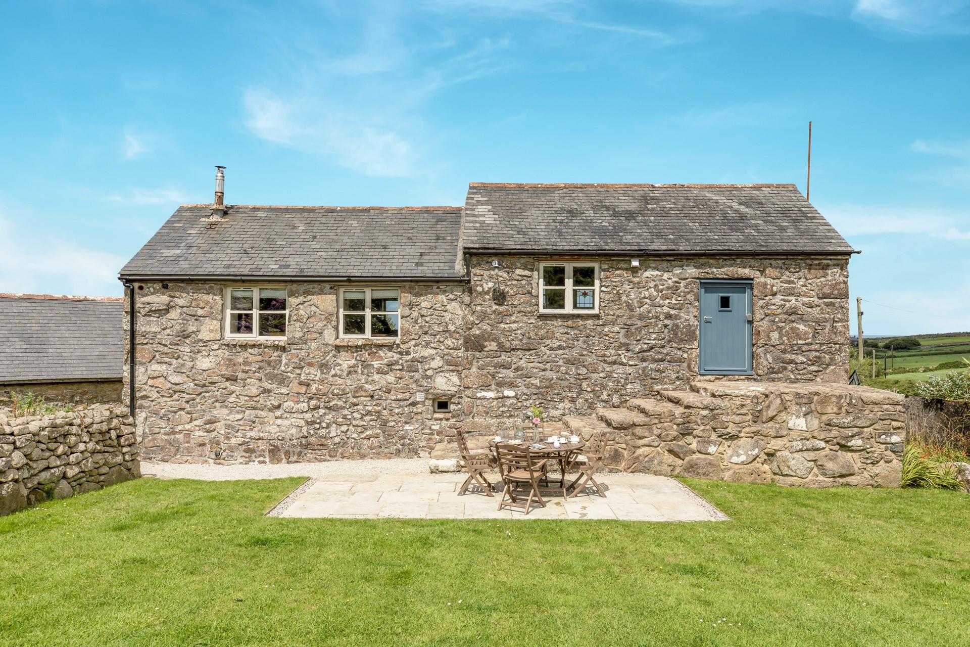 Take your breakfast al fresco in the morning sunshine.