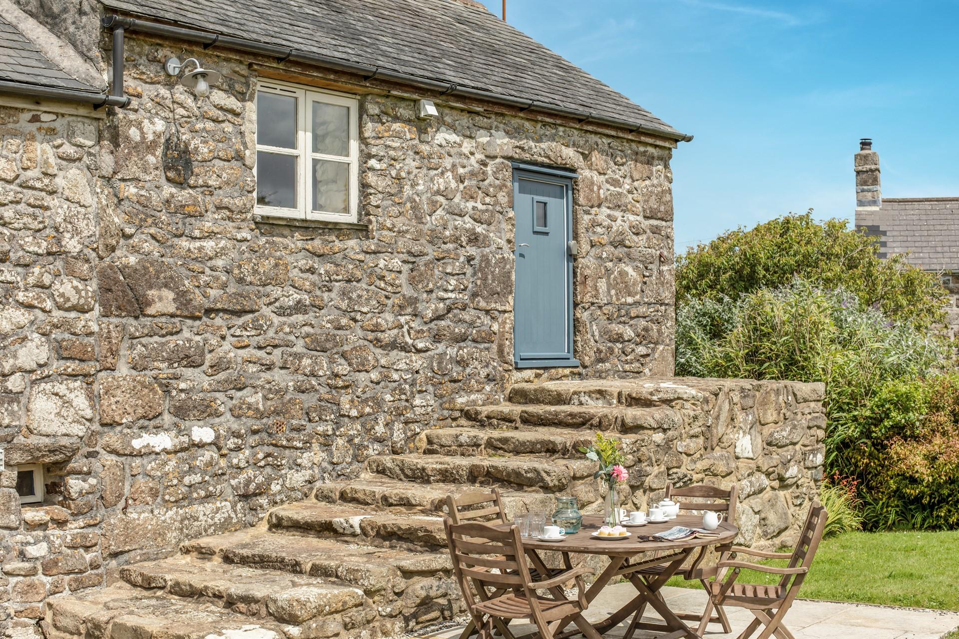 Arrive at this rural bolthole for a relaxing break.