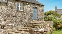 Arrive at this rural bolthole for a relaxing break.