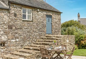 Arrive at this rural bolthole for a relaxing break.