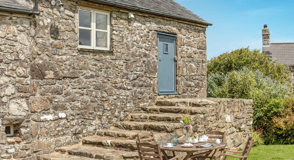 Arrive at this rural bolthole for a relaxing break.