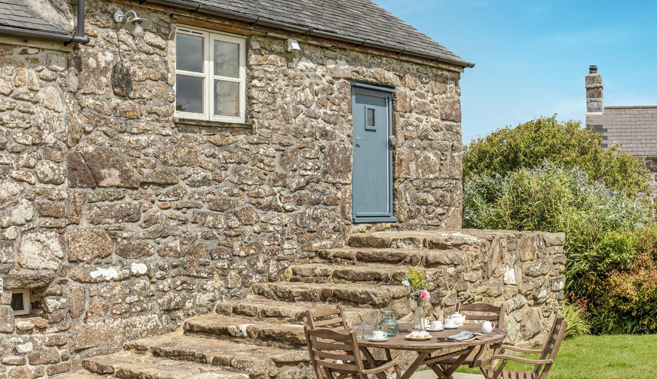 Arrive at this rural bolthole for a relaxing break.