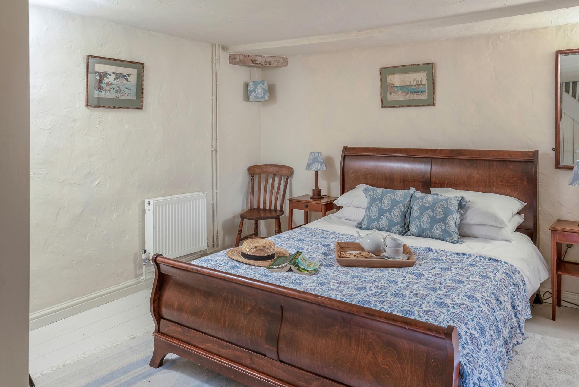 This comfy king size bed enables you to completely relax and sleep soundly.