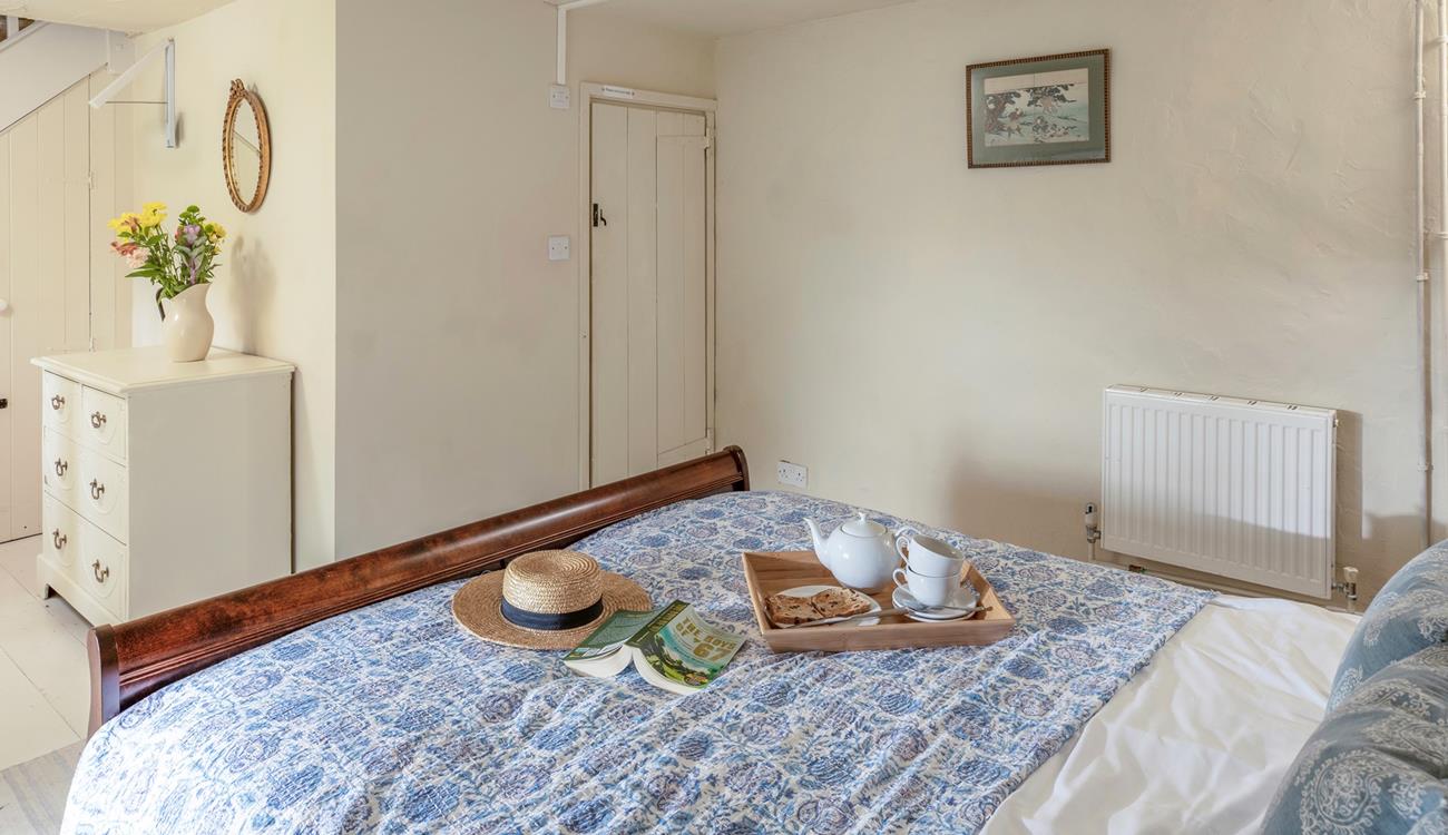 Wake up and wander into the en suite to get ready for the day.