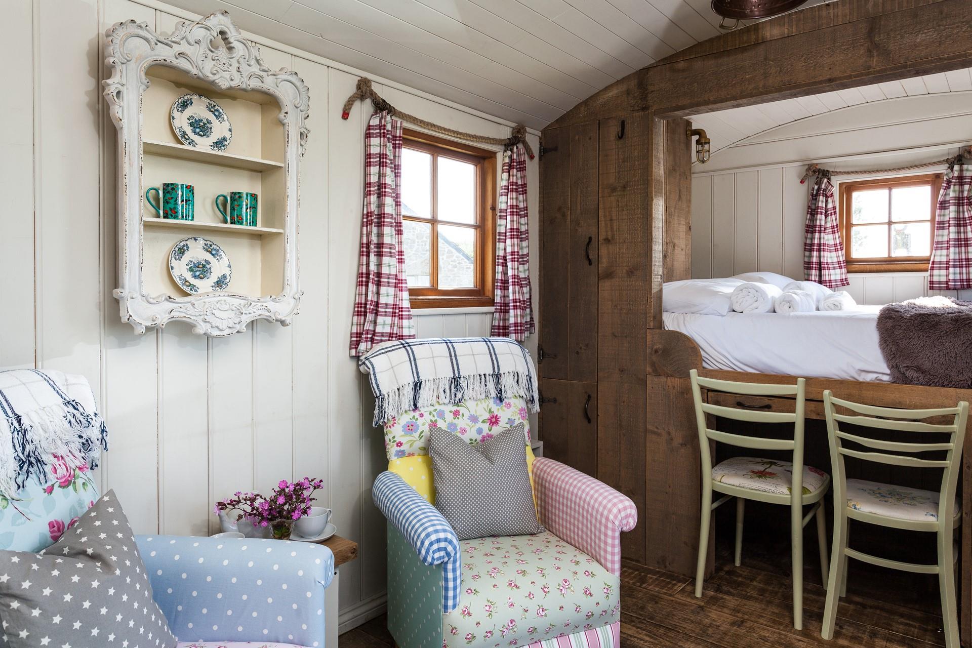 This cosy retreat is great for a romantic getaway; spend lazy mornings cosy in bed, then wander out for a countryside walk.