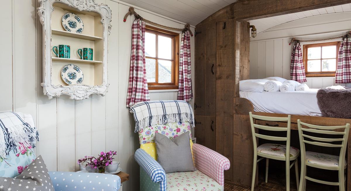 This cosy retreat is great for a romantic getaway; spend lazy mornings cosy in bed, then wander out for a countryside walk.