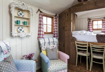 This cosy retreat is great for a romantic getaway; spend lazy mornings cosy in bed, then wander out for a countryside walk.