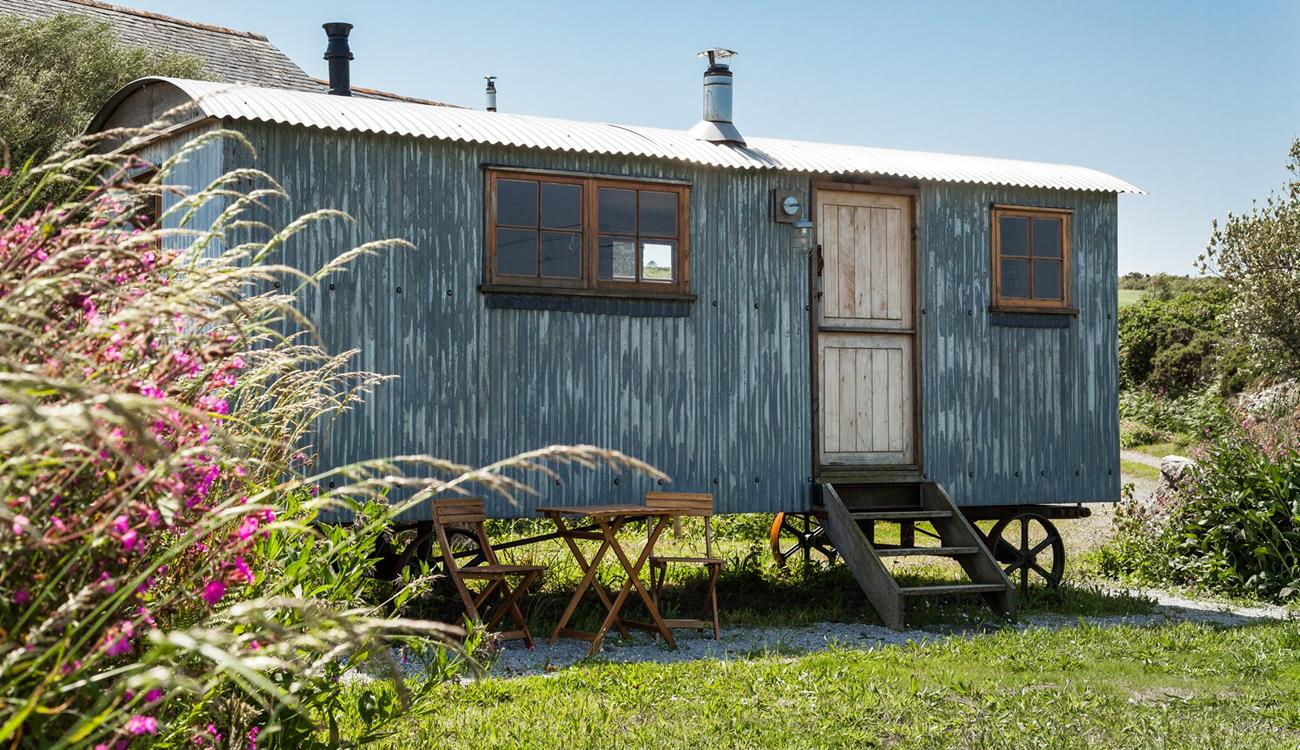 This quirky shepherd hut for two is in the heart of Morvah's countryside. With private outside seating, you can enjoy breakfast or lunch alfresco.
