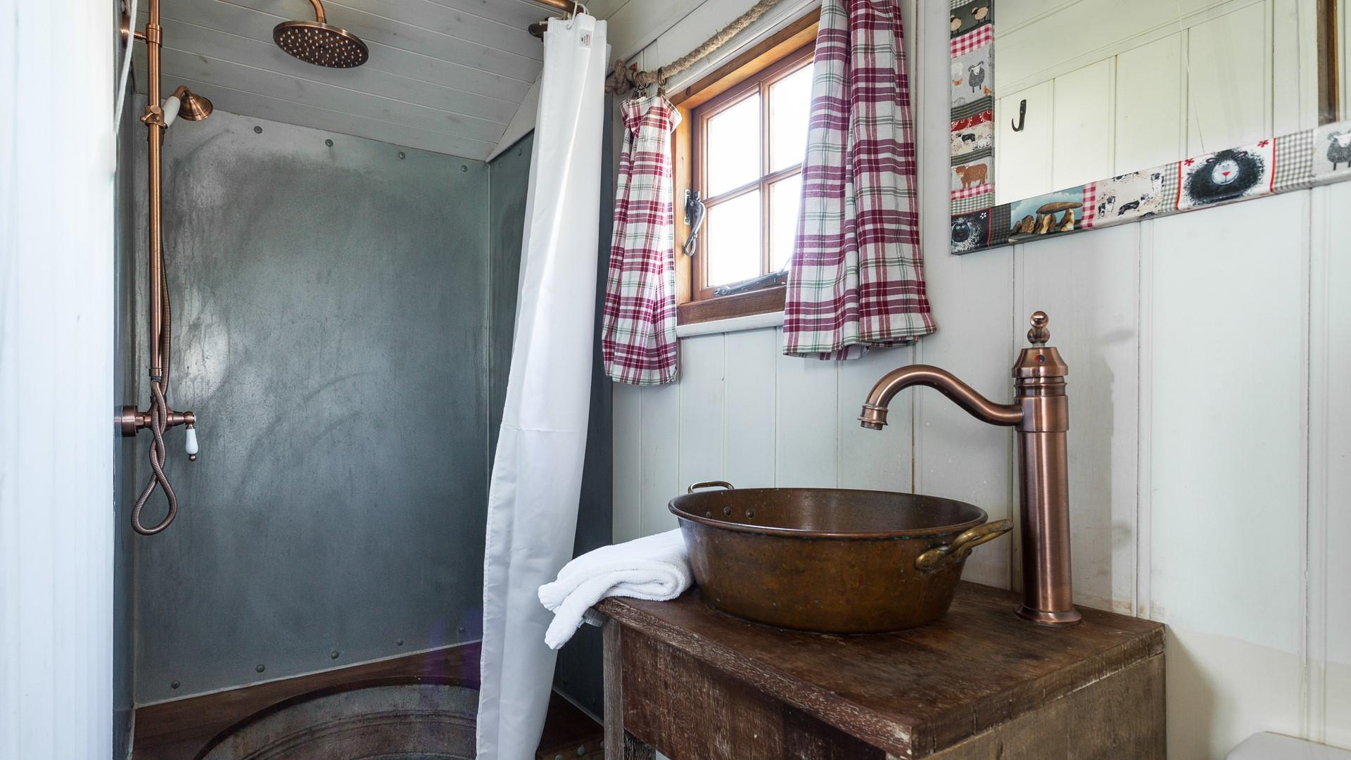 Start your day with a hot shower and then explore nearby Zennor and treat yourself to a famous Moomaid ice cream.