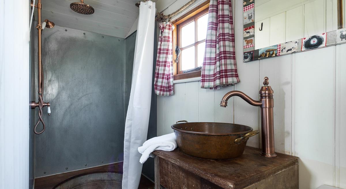 Start your day with a hot shower and then explore nearby Zennor and treat yourself to a famous Moomaid ice cream.