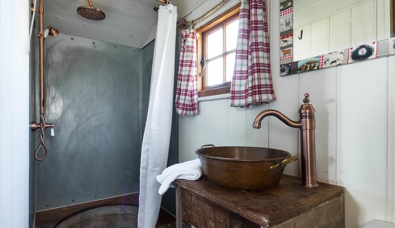 Start your day with a hot shower and then explore nearby Zennor and treat yourself to a famous Moomaid ice cream.