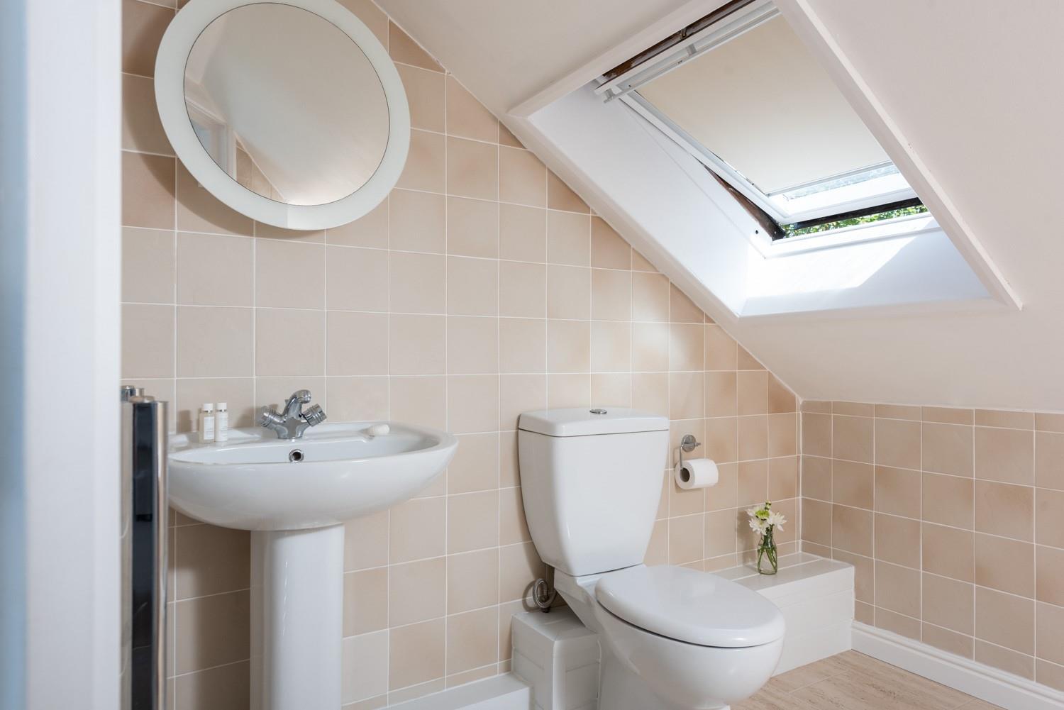 Get ready to head into St Ives for an evening of fine dining in the en suite.