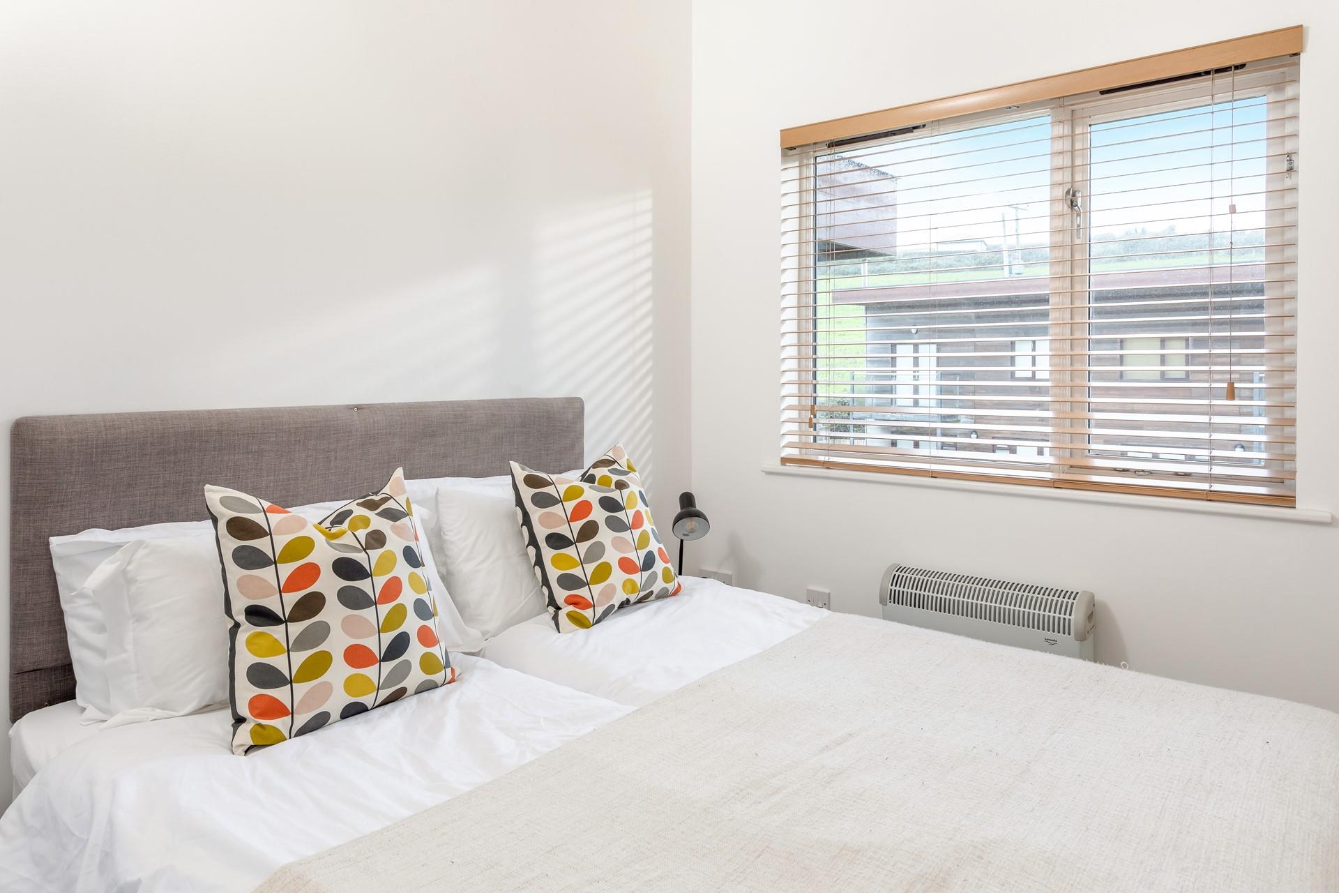 Settle the kids down to bed and enjoy your favourite drink on the balcony. 