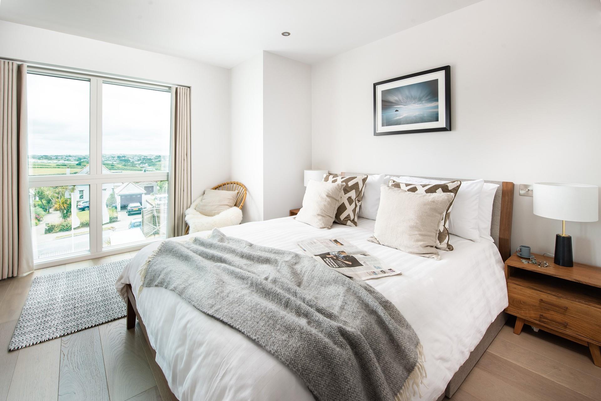 Enjoy a lazy morning in the sumptuous king size bed before heading out to explore the surrounding coastline. 