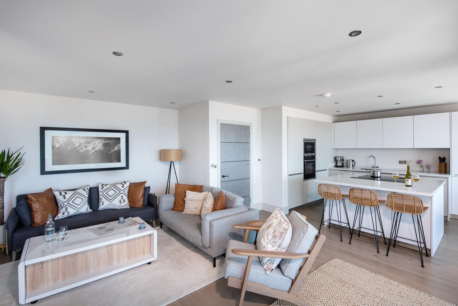 Scandi style with pleasing neutral tones invites you to simply sit back and relax whilst listening to the sounds of the sea outside. 