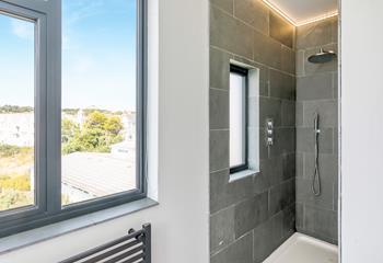 Spend the day on the beach just below the apartment, the en suite shower is ideal for washing sandy toes.