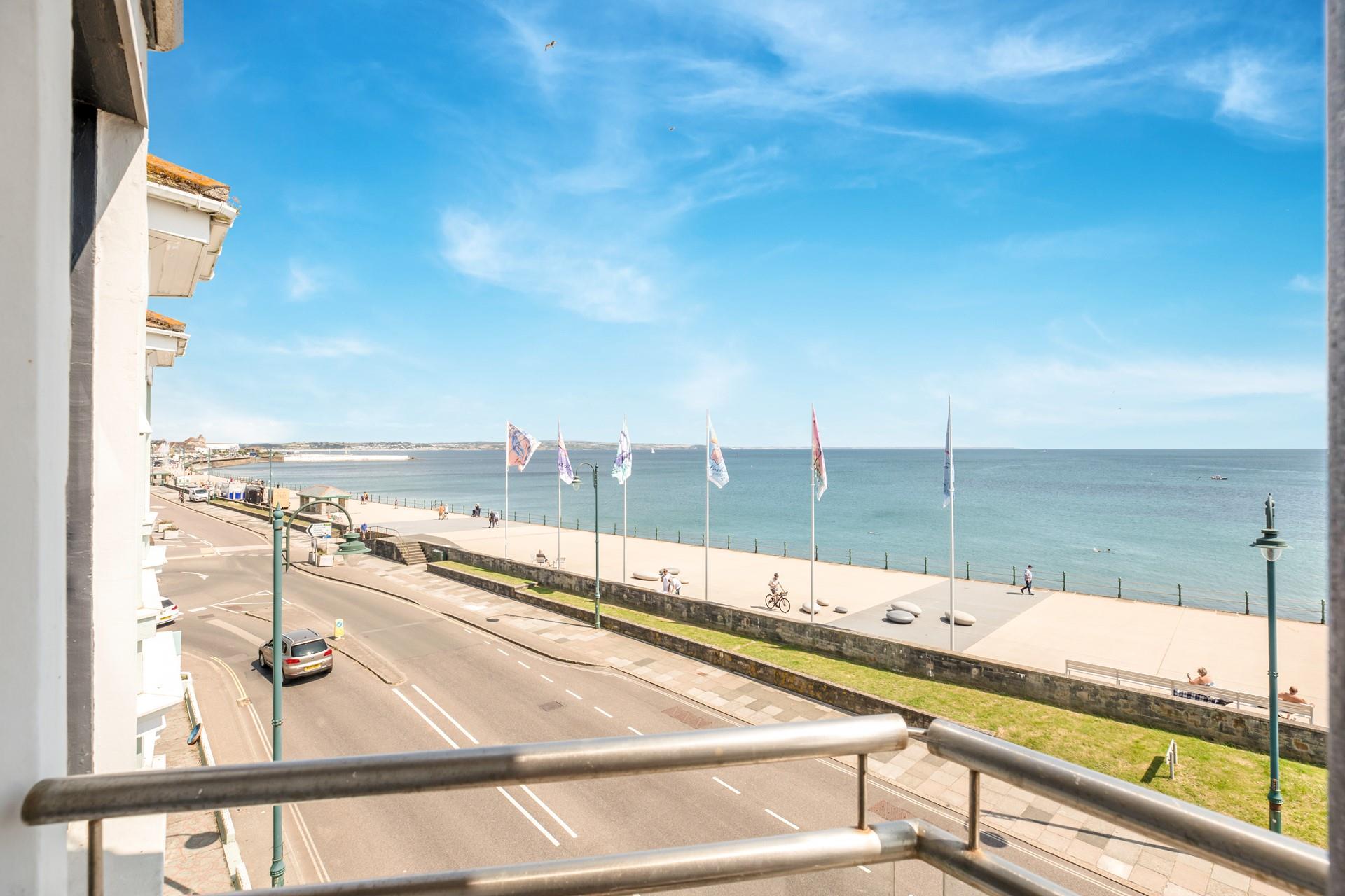 Take a morning stroll along the Prom, grabbing a fresh coffee from one of the takeaway trucks.