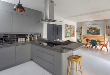 The modern kitchen diner is light and bright, a joy to cook and dine in!