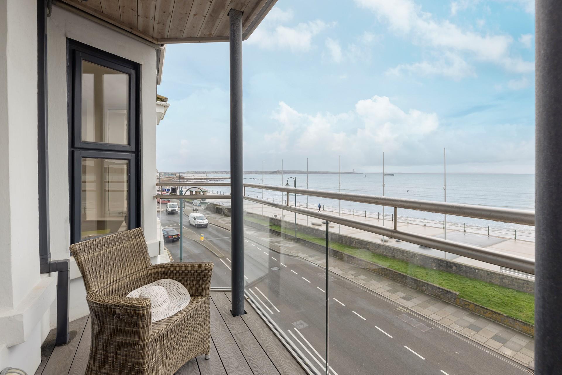 Find yourself a stone's throw from Penzance promenade!