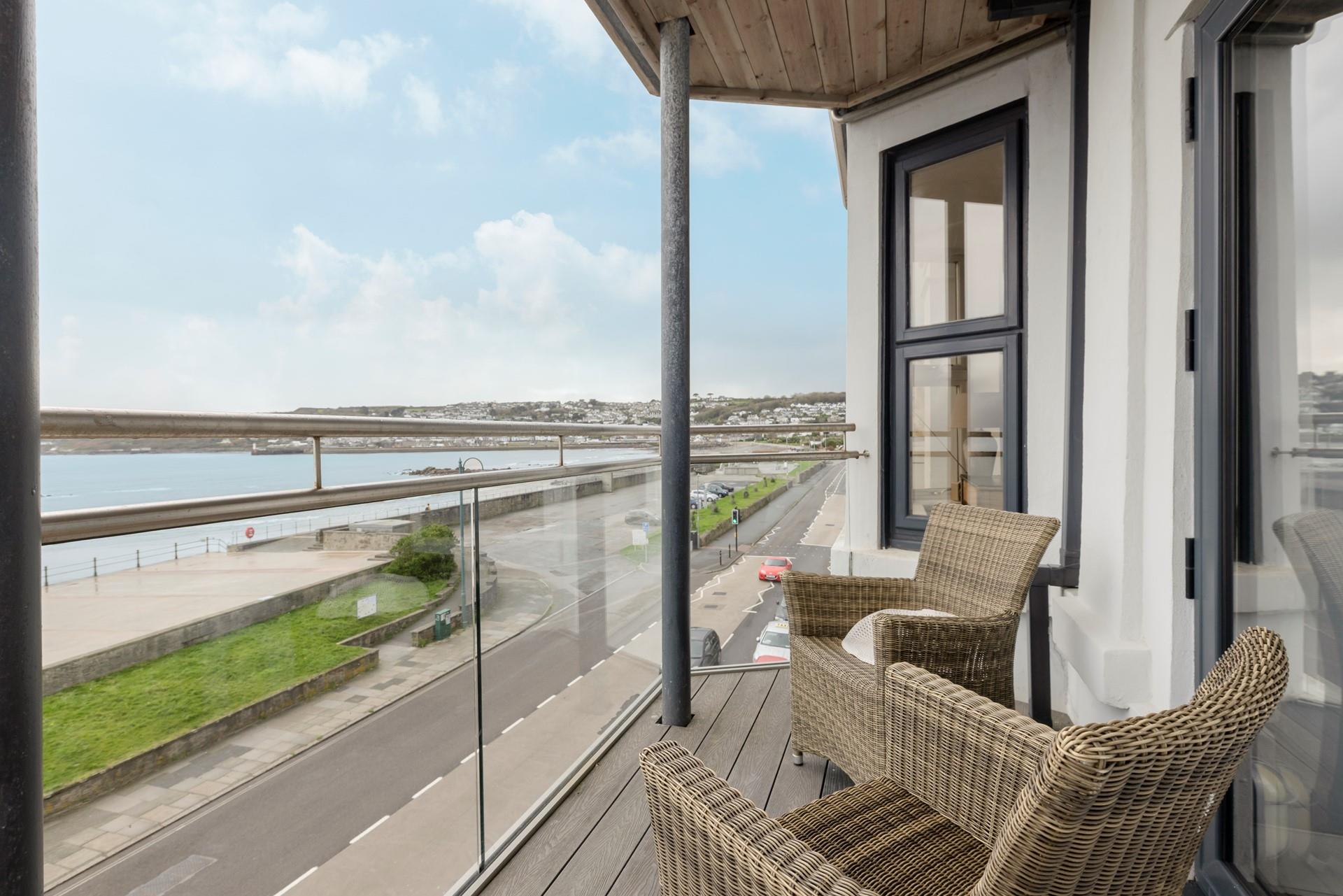 With two balconies to choose from, you can gaze at the mesmerising ocean views morning and night.