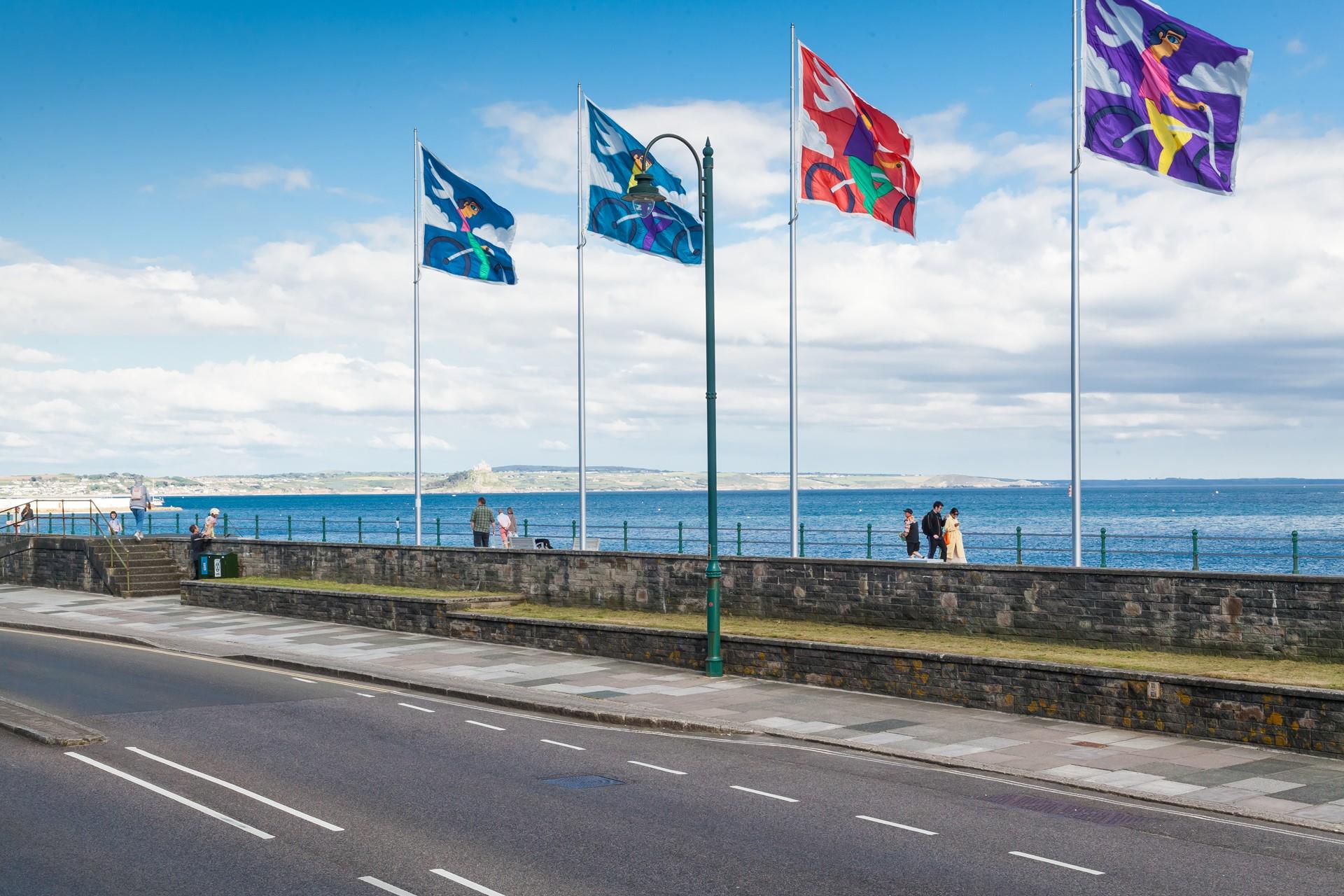 Take a morning stroll into town along the Prom for some breakfast.