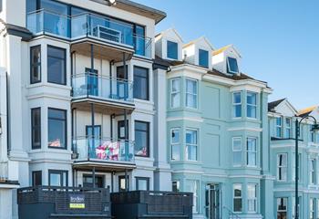 Carlton Apartments are ideally located in Penzance so you can take advantage of all the town has to offer.