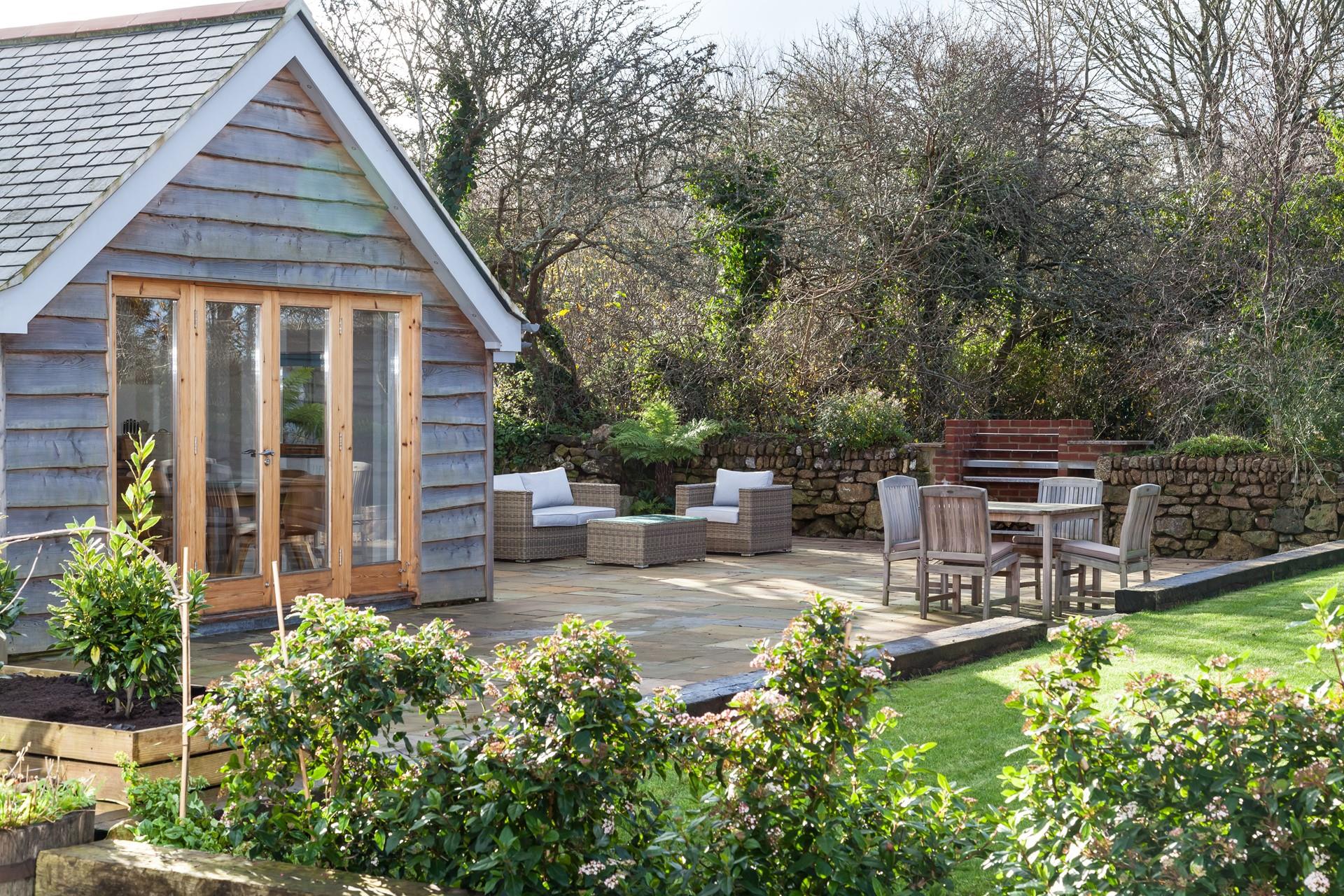Plan your day over hot coffee and Cornish buttered toast in the private garden.