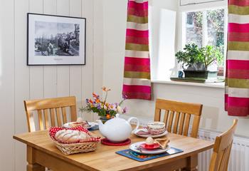 Enjoy a hearty breakfast before heading out for the day, Blue Door Barn is perfectly placed nearby to both the North and South coasts.