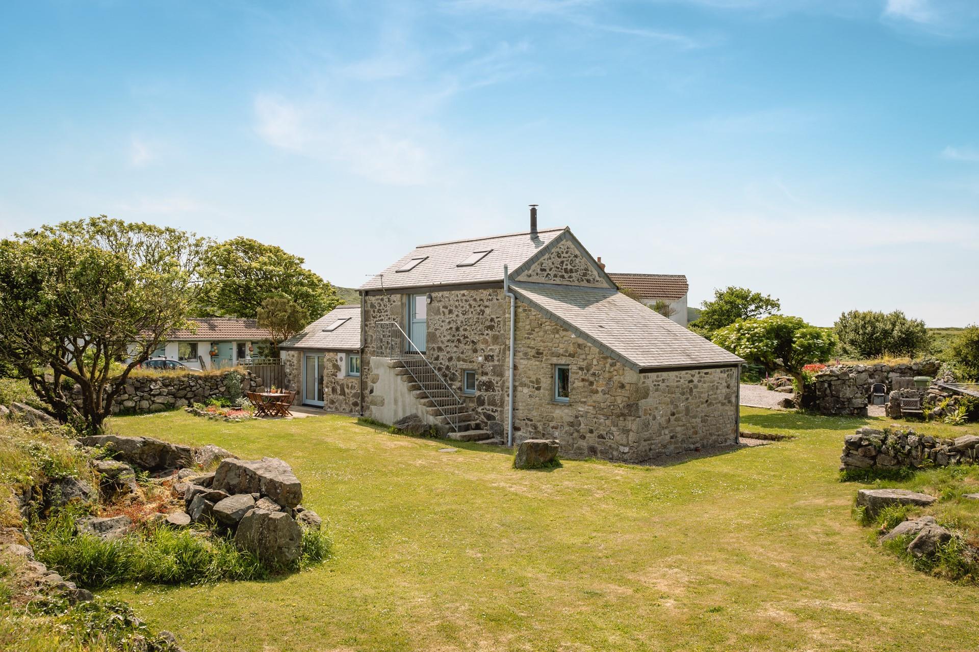 Explore the surrounding gardens at Turnstones.