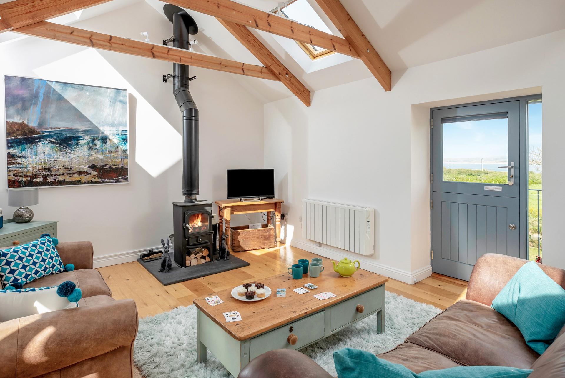 The lovely interior is bright and breezy whilst still offering a cosy homely feel, making this the ideal retreat whatever the season.