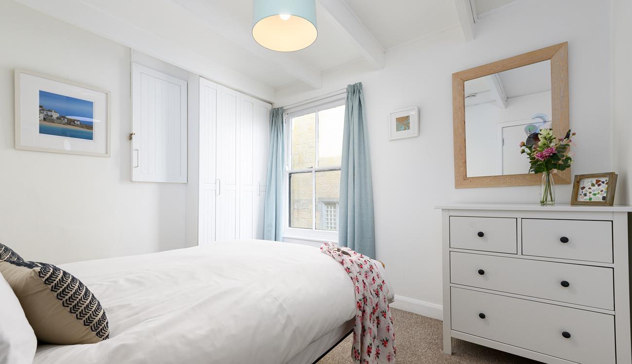 Take your first hot drink of the day back to bed and tuck yourself away whilst listening to St Ives slowly wake up.