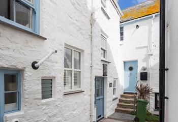 Nestled in the heart of St Ives town, you are only a few steps away from the quaint cobbled streets.