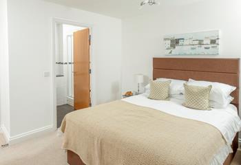 Step into the en suite and get ready to explore the beautiful coastline around Newquay.