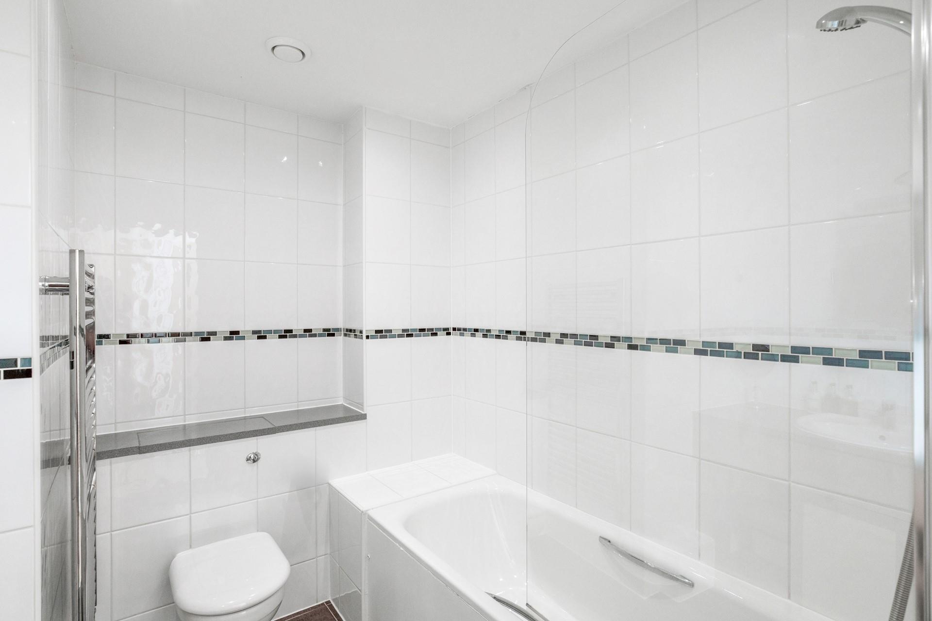 Soak in the bath after walking the stunning coast path that's mere moments from your doorstep.