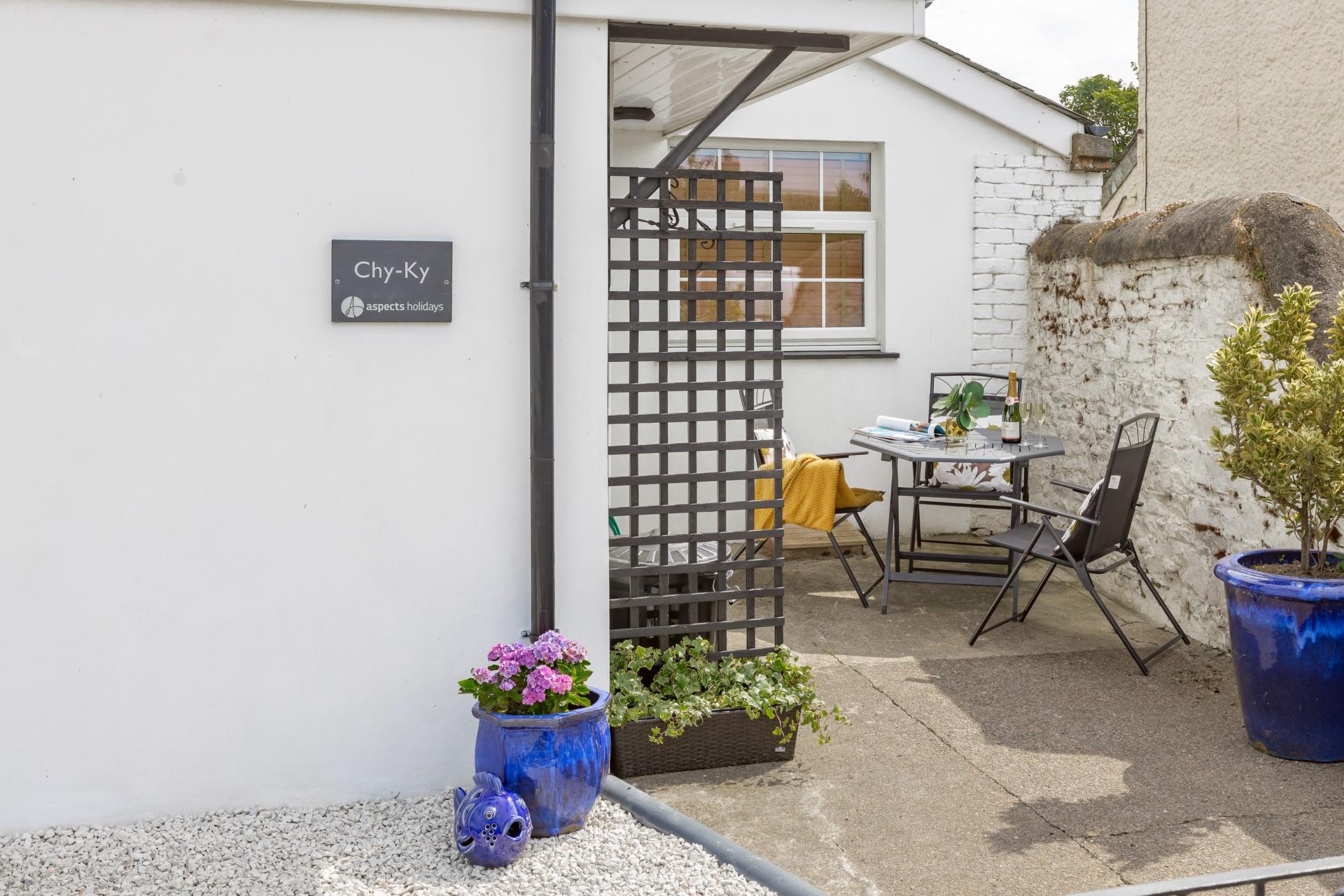 Take your morning cuppa out to the courtyard to start the day.