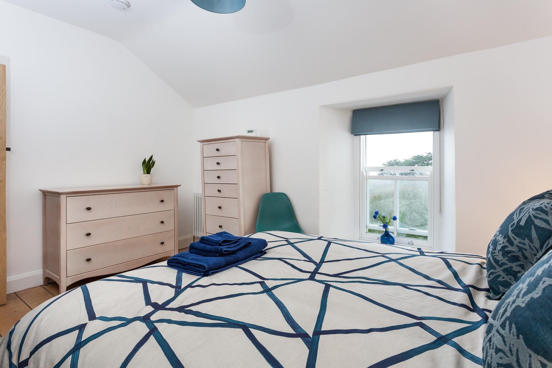 Light and spacious, the king size room has plenty of space to store your luggage while on holiday.