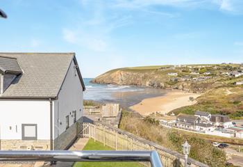 Find yourself just a short stroll from the beach and coastal path.