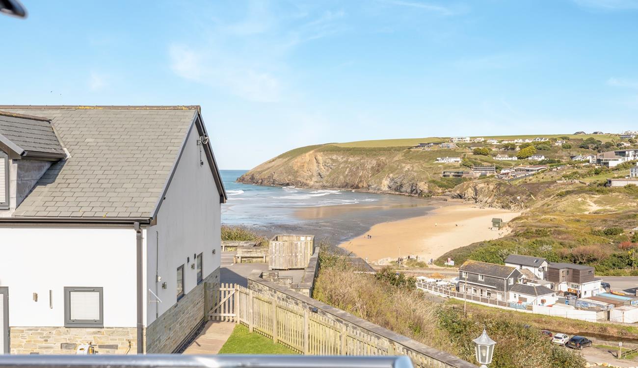Find yourself just a short stroll from the beach and coastal path.