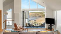 Reverse living at The Oyster Bed makes the most of the stunning views across Mawgan Porth. 