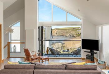 Reverse living at The Oyster Bed makes the most of the stunning views across Mawgan Porth. 