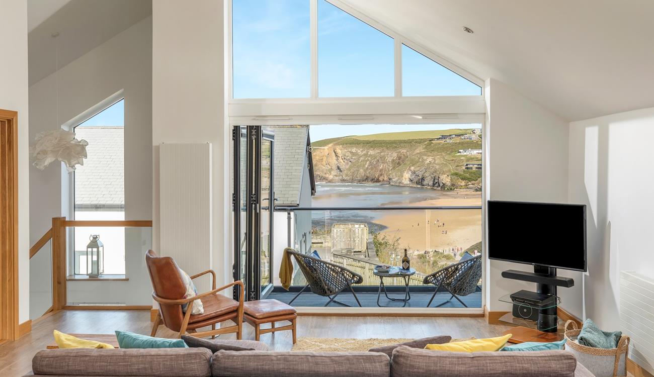 Reverse living at The Oyster Bed makes the most of the stunning views across Mawgan Porth. 
