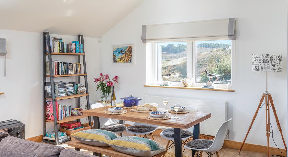 Enjoy a home-cooked meal, spending quality time with the family around the dining table.