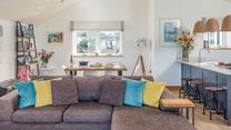 Open plan living make this a fabulous space for socialising with friends and family. 