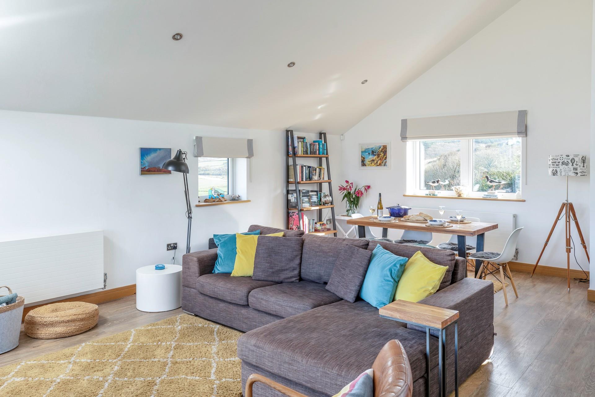 The Oyster Bed offers modern coastal living with exquisite furnishings and a cheerful, seaside colour scheme. 