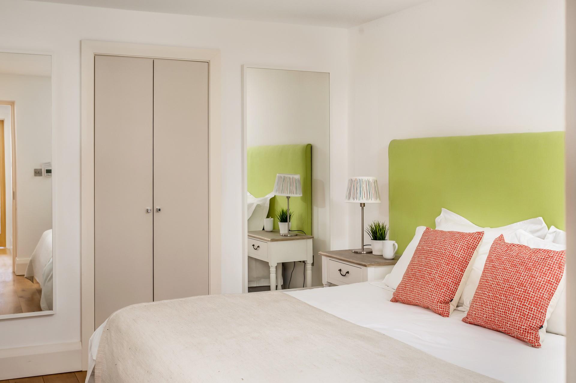 Wake up refreshed and head down to town for a cafe for breakfast.