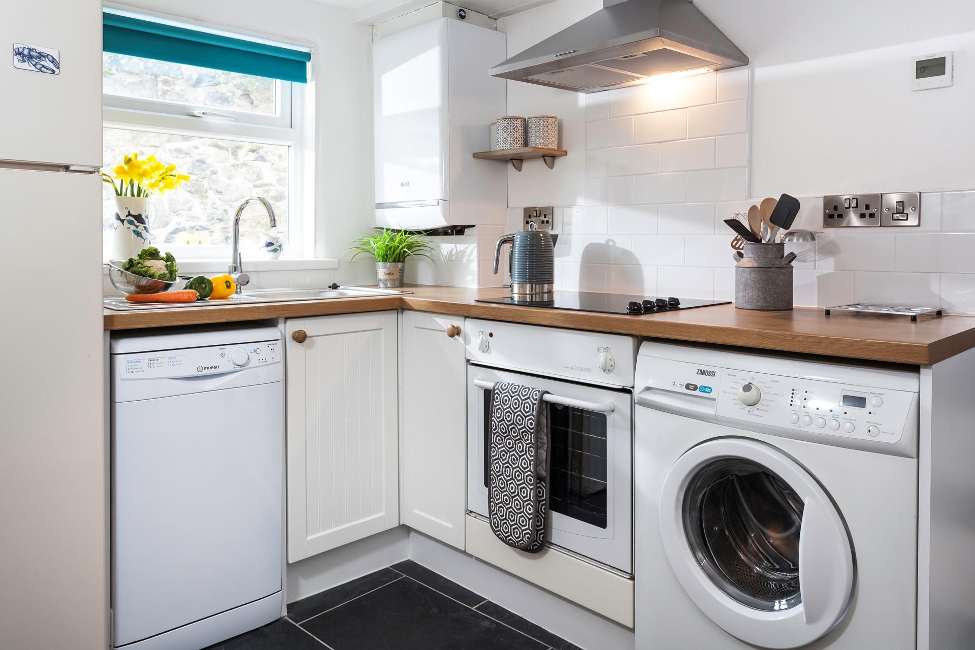 No washing up required here! Dine in with ease in the fully equipped kitchen. 